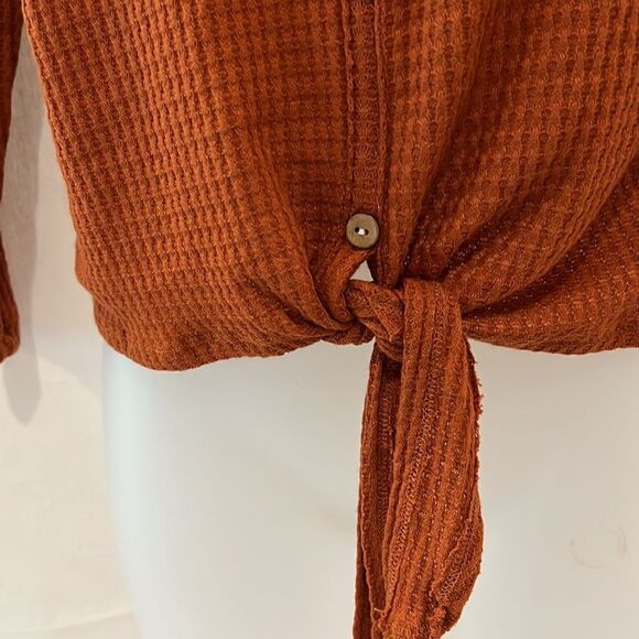 - NWT Try ! This rust color 3/4 sleeves midriff top. Large. decorative b… - Picture 4 of 7